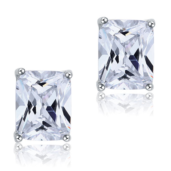 Aretes de plata de ley con diamantes simulados de 4 quilates