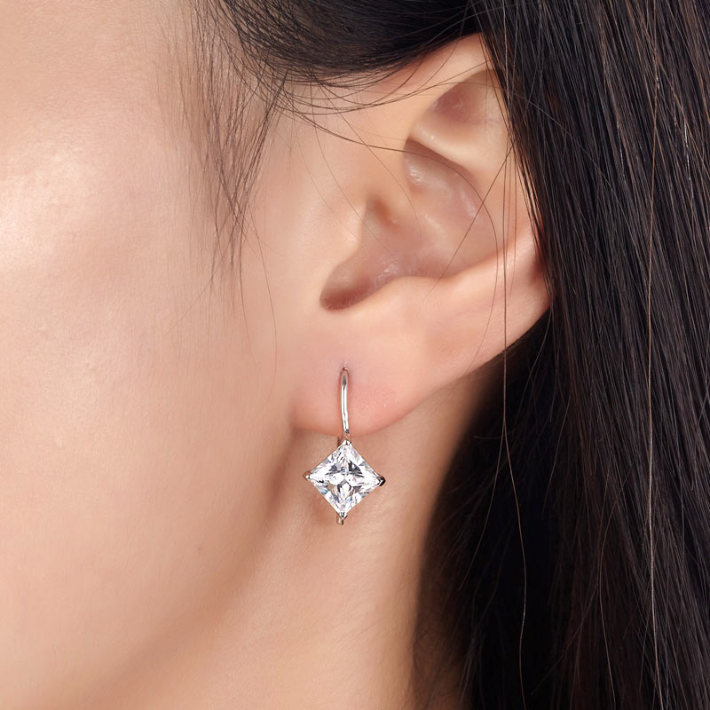 Pendientes colgantes de diamantes simulados de talla princesa de 1,5 quilates en plata de ley.