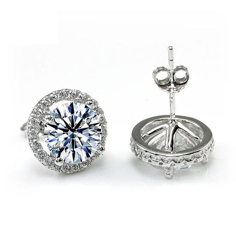 Aretes de plata de ley con halo redondo de diamantes simulados de 2 quilates