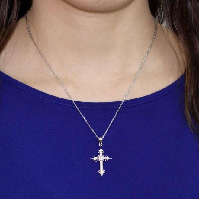 Collier avec pendentif croix en diamant simulé de style médiéval en argent sterling
