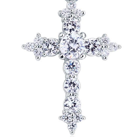 Collar con colgante de cruz de diamantes simulados de talla redonda en plata de ley