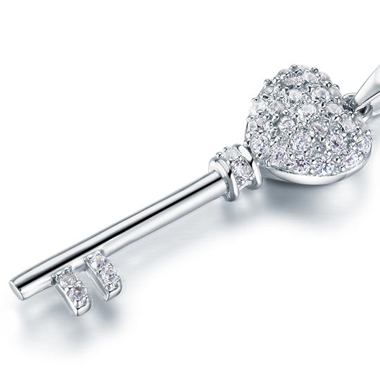 Collier avec pendentif Love Key en argent sterling et diamants synthétiques