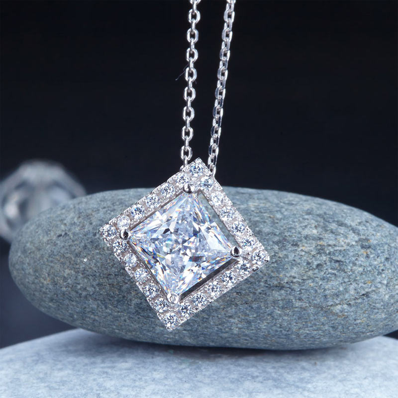 1.5 CT. Princess Cut Simulated Diamond Pendant Necklace in Sterling Silver