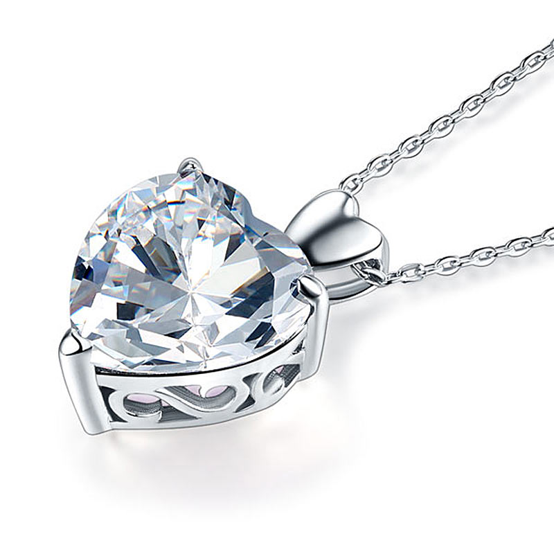 Collar con colgante de diamante simulado de corte de corazón de 5 quilates en plata de ley.