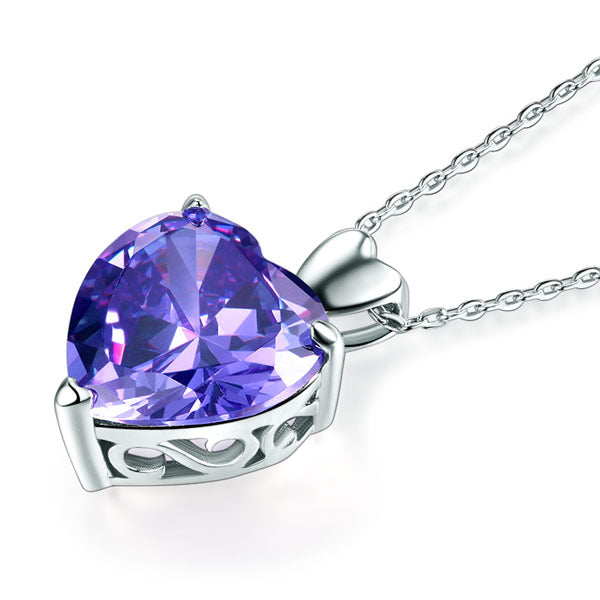 Collar con colgante de diamante simulado morado de 5 quilates en corte de corazón en plata de ley.