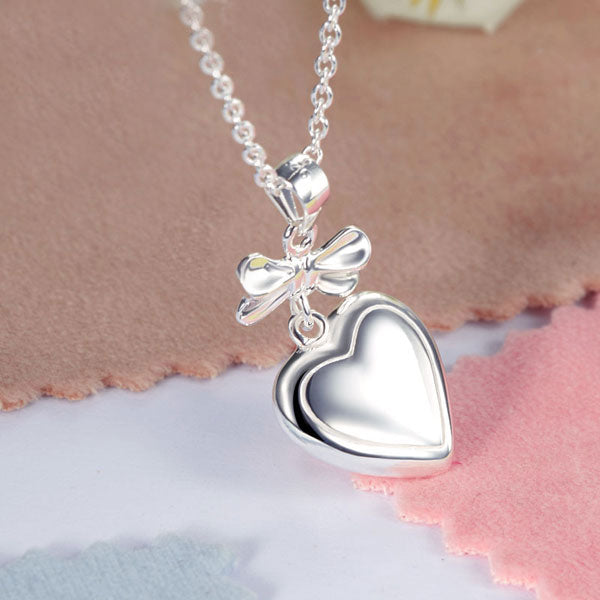 Collar con colgante de corazón de cinta en plata de ley para niñas
