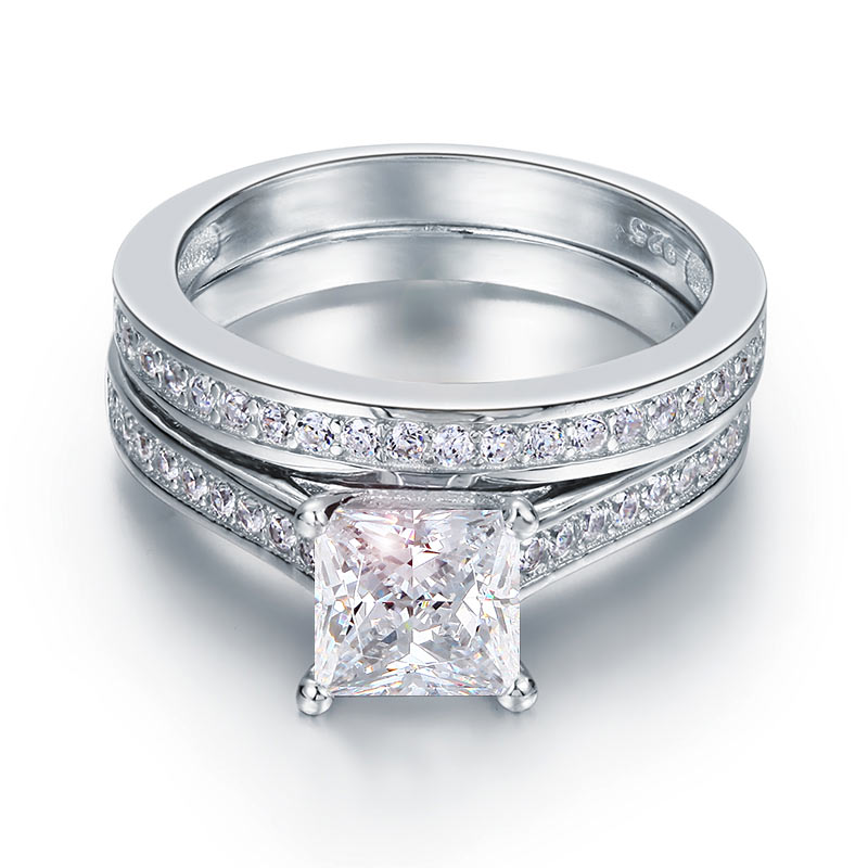 1.5 CT. Princess Cut Simulated Diamond Bridal Set in Sterling Silver