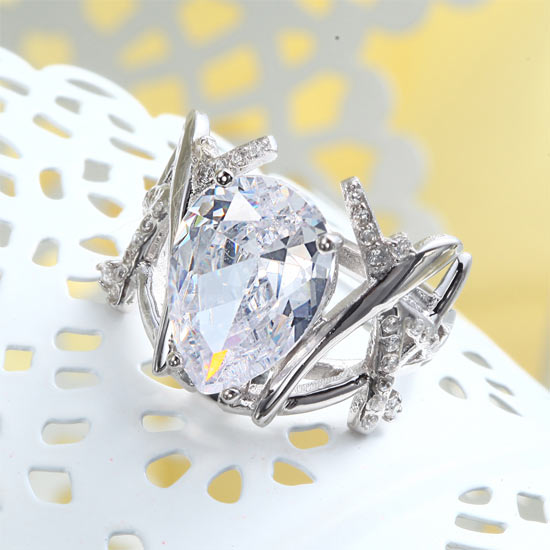 Bague en argent sterling avec diamant simulé taille poire de 4 carats