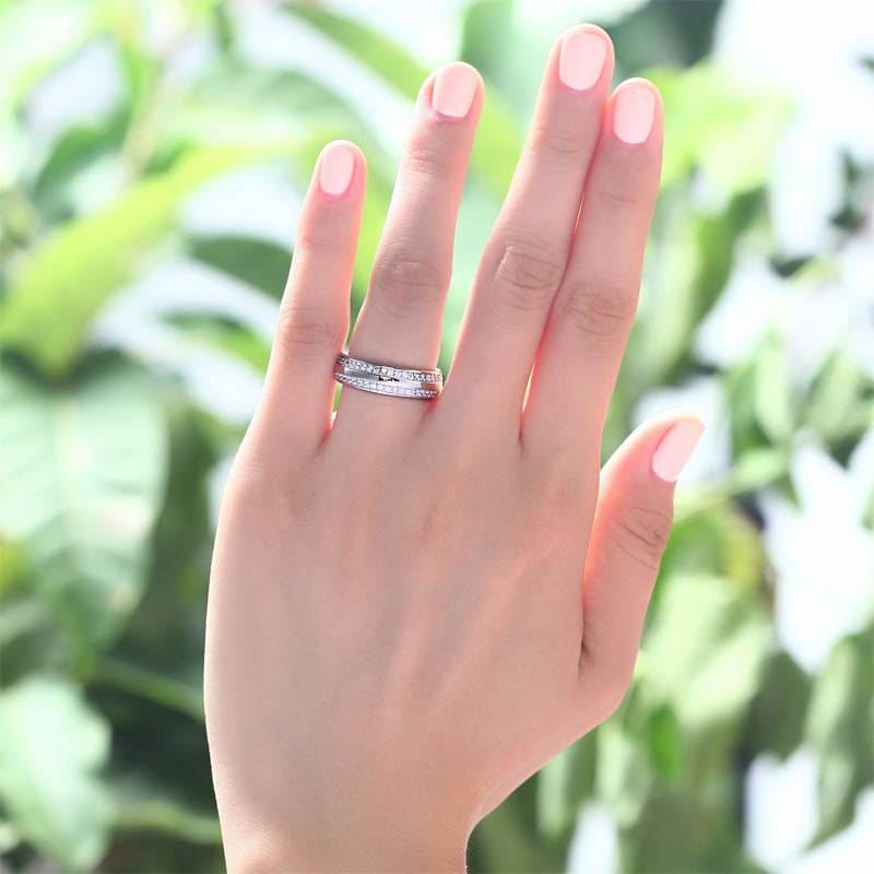 Alianza de boda de doble eternidad con diamantes simulados en plata de ley