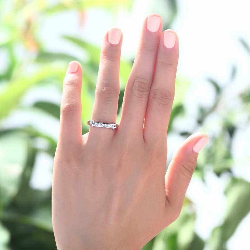 Alliance en argent sterling sertie de diamants synthétiques