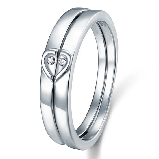 Alliance en argent sterling avec diamants simulés en forme de cœur