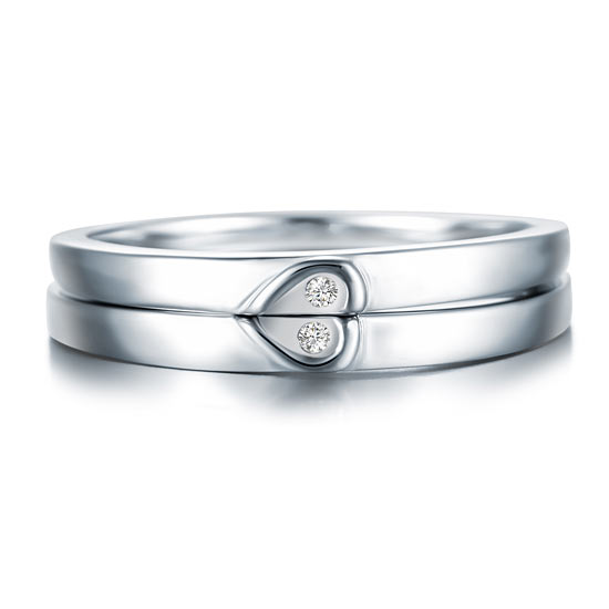 Alliance en argent sterling avec diamants simulés en forme de cœur