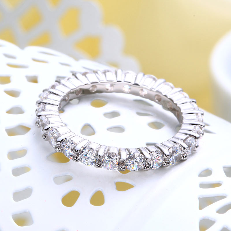 Alliance en argent sterling avec diamants synthétiques ronds de 3 mm