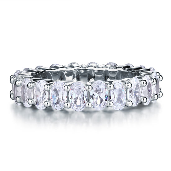 Anillo de eternidad con diamantes simulados de talla ovalada en plata de ley