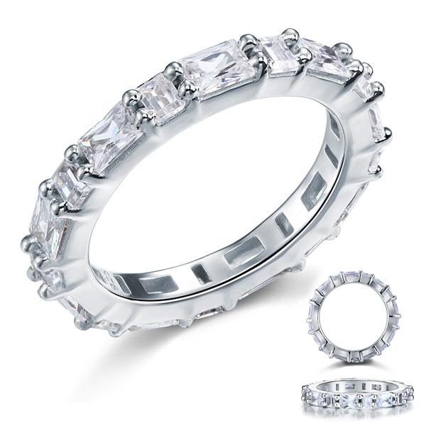 Anillo de eternidad con diamantes simulados de talla esmeralda y corte cuadrado en plata de ley