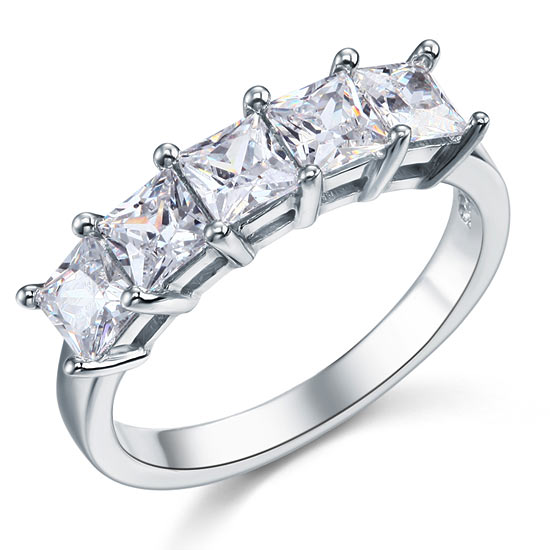 Bague en argent sterling à cinq diamants taille princesse simulés