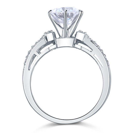 Anillo pavé de diamantes simulados de 2 quilates con cuerpo dividido en plata de ley