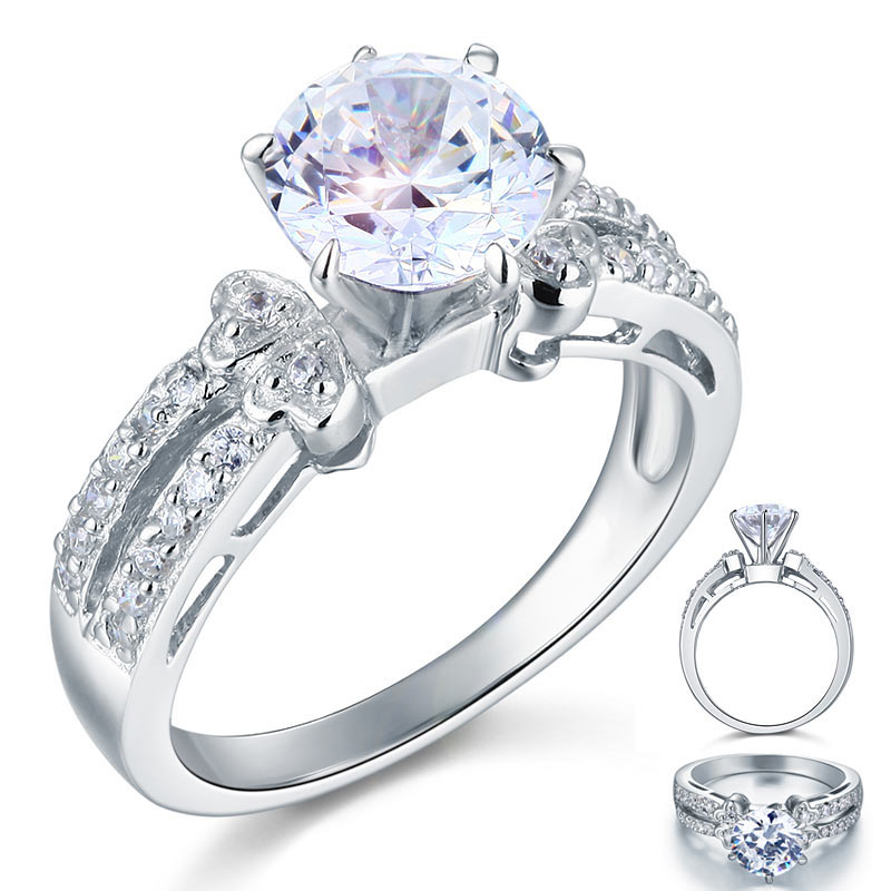 Anillo pavé de diamantes simulados de 2 quilates con cuerpo dividido en plata de ley