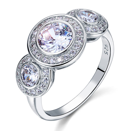 Anillo de halo de diamantes simulados de tres piedras de 2,5 quilates en plata de ley