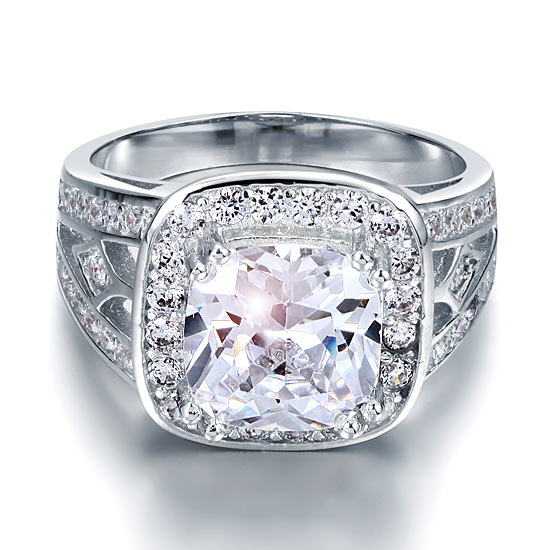 Bague halo vintage en argent sterling avec diamants synthétiques taille coussin de 4 carats