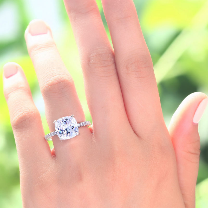 Bague d'éternité en argent sterling avec diamants synthétiques taille coussin de 5 carats
