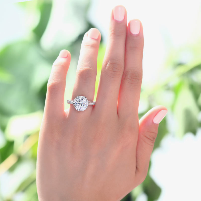 Anillo vintage de diamantes redondos simulados de 2,5 quilates en plata de ley.