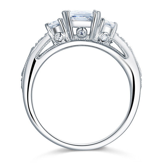 Anillo vintage de tres piedras con diamantes simulados de 1,5 quilates en plata de ley