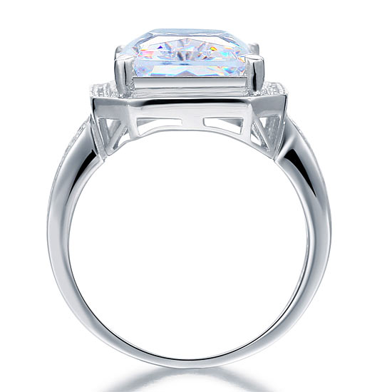 Anillo rectangular de plata de ley con halo de diamantes simulados de talla princesa de 8,5 quilates.