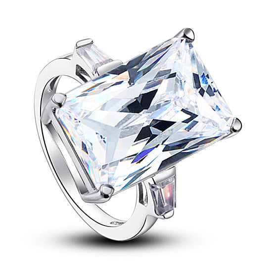 Anillo rectangular de diamantes simulados de talla princesa de 8,5 quilates en plata de ley.
