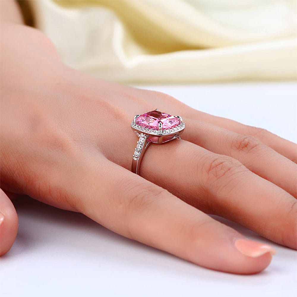 Anillo de plata de ley con halo de diamantes simulados rosas de talla cojín de 6 quilates
