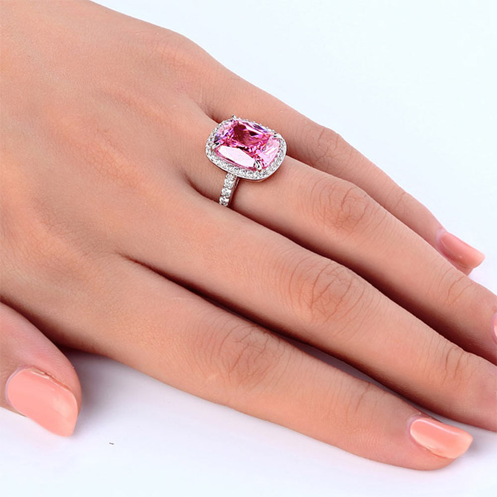 Anillo de plata de ley con halo de diamantes simulados rosas de talla cojín de 6 quilates