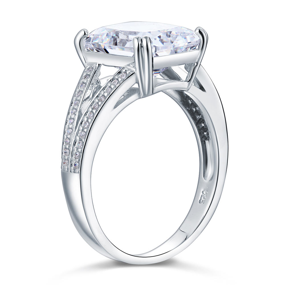 Anillo de 6 quilates con diamante simulado de corte radiante y cuerpo dividido en plata de ley