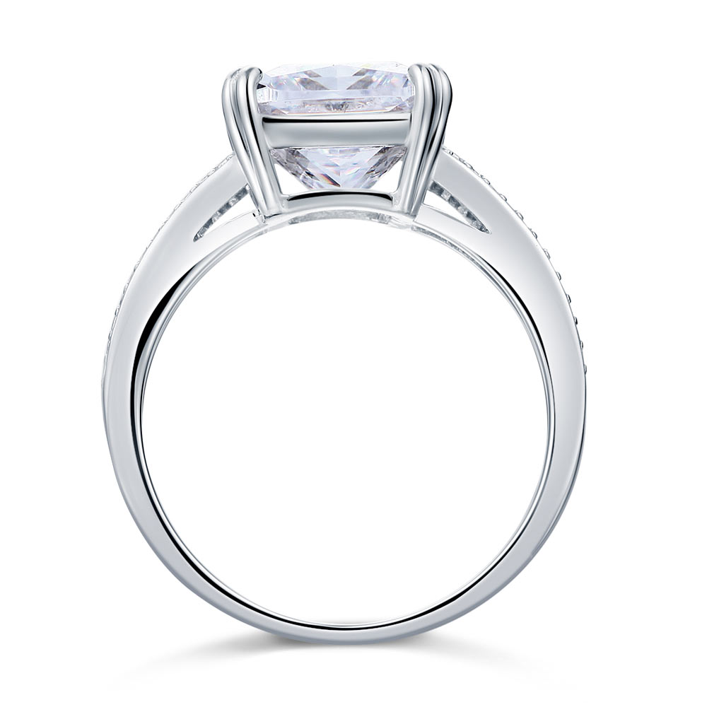 Anillo de 6 quilates con diamante simulado de corte radiante y cuerpo dividido en plata de ley