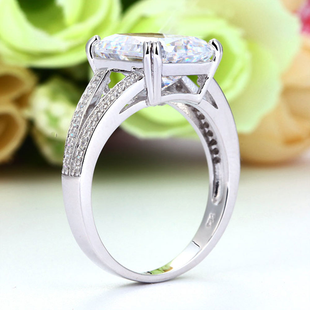 Anillo de 6 quilates con diamante simulado de corte radiante y cuerpo dividido en plata de ley