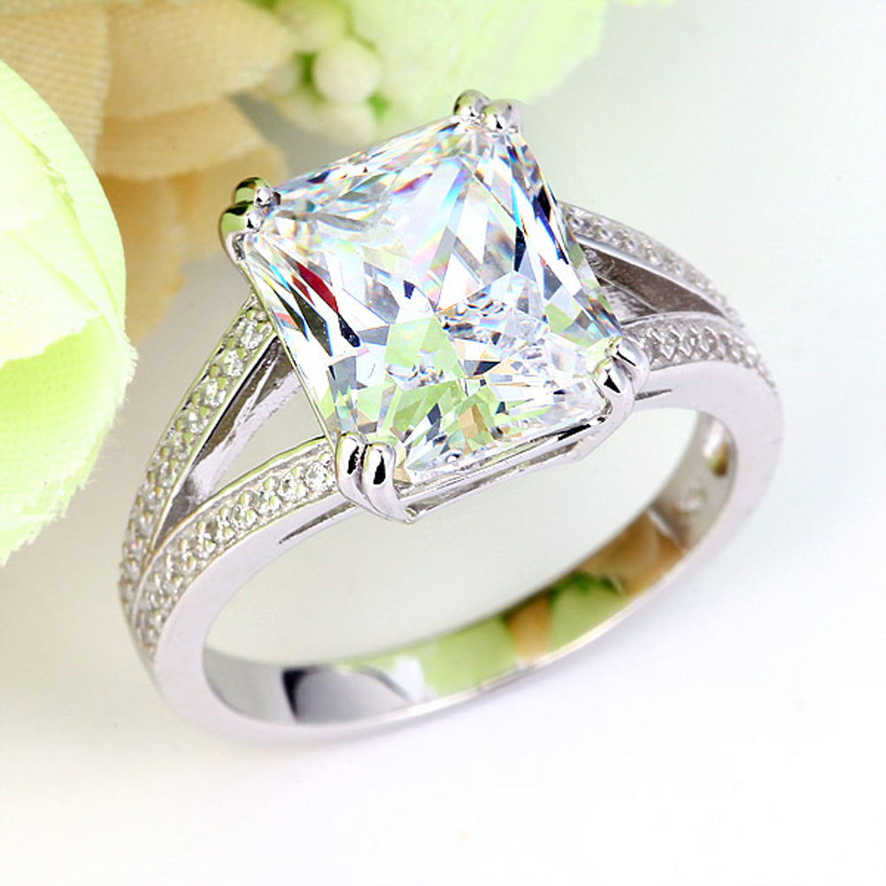 Anillo de 6 quilates con diamante simulado de corte radiante y cuerpo dividido en plata de ley