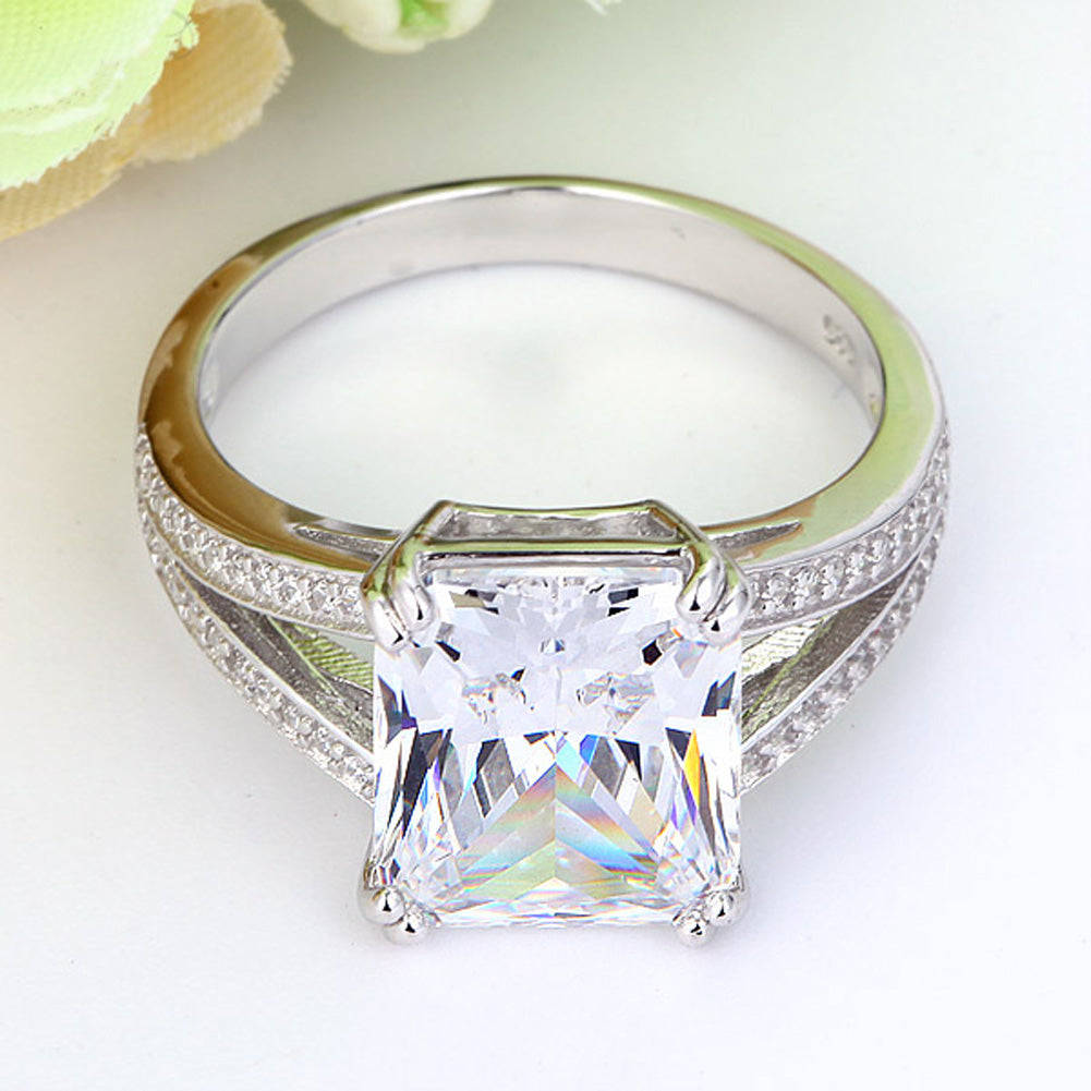 Anillo de 6 quilates con diamante simulado de corte radiante y cuerpo dividido en plata de ley