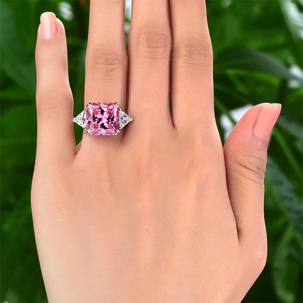 Bague en argent sterling avec trois diamants synthétiques roses taille princesse de 8 carats