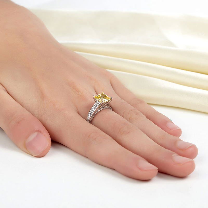 1.5 CT. Princess Cut Yellow Simulated Diamond Engagement Ring in Sterling Silver