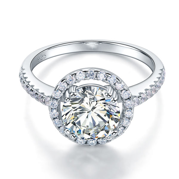 Anillo de halo de diamantes simulados redondos de 2 quilates en plata de ley