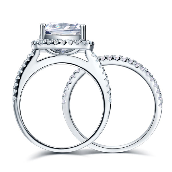 Conjunto nupcial de 5 quilates con halo de diamantes simulados de talla cojín en plata de ley