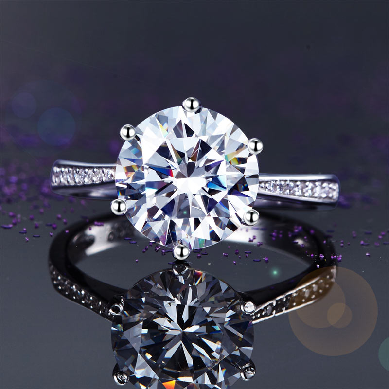 Anillo de diamantes redondos simulados de 3 quilates en plata de ley