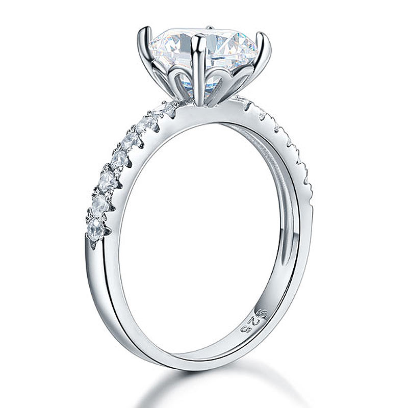 Bague en argent sterling avec diamants synthétiques ronds de 2 carats