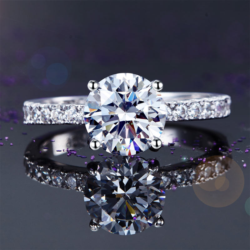 Bague en argent sterling avec diamants synthétiques ronds de 2 carats
