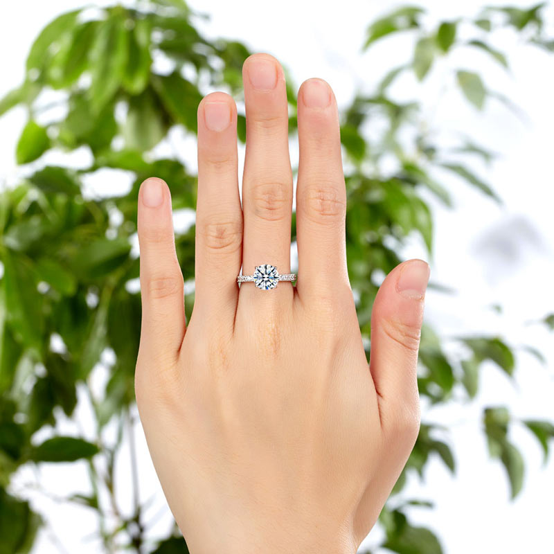Bague en argent sterling avec diamants synthétiques ronds de 2 carats