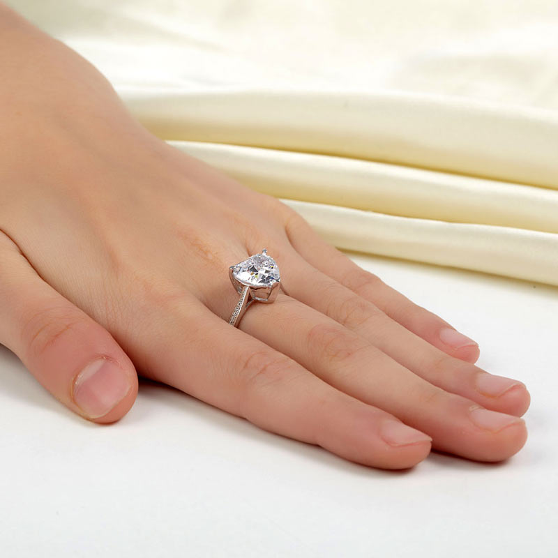 Anillo de plata de ley con diamante simulado de corte de corazón de 3,5 quilates