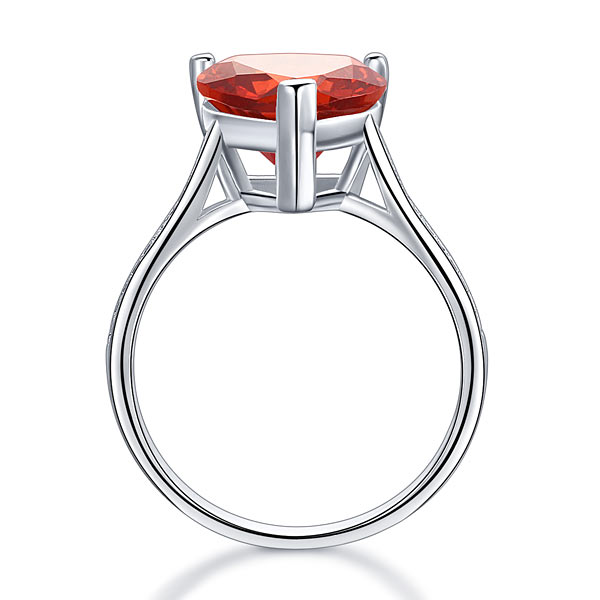Anillo de plata de ley con diamante simulado rojo rubí de talla corazón de 3,5 quilates.