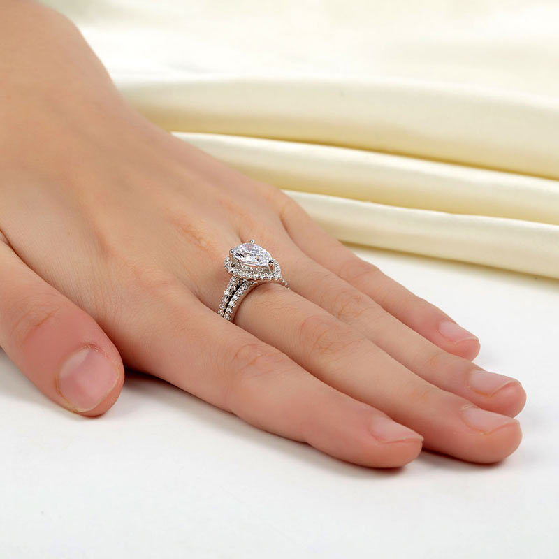 2 CT. Pear Cut Simulated Diamond Halo Bridal Set in Sterling Silver