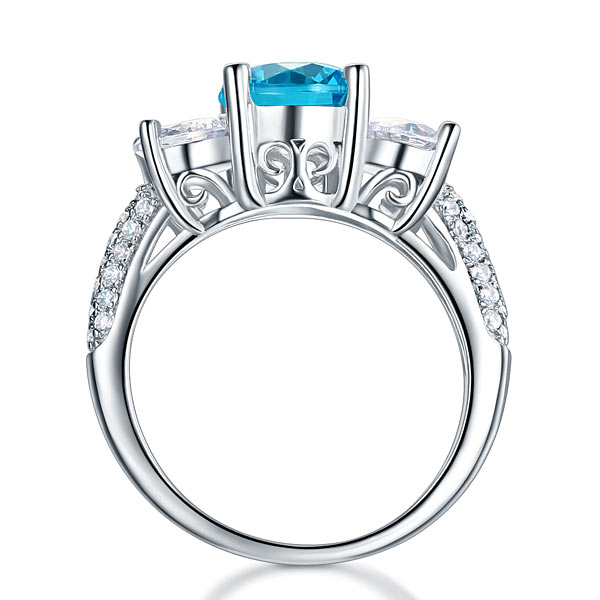 Anillo de diamantes simulados azul aguamarina de tres piedras de talla brillante redonda de 2 quilates