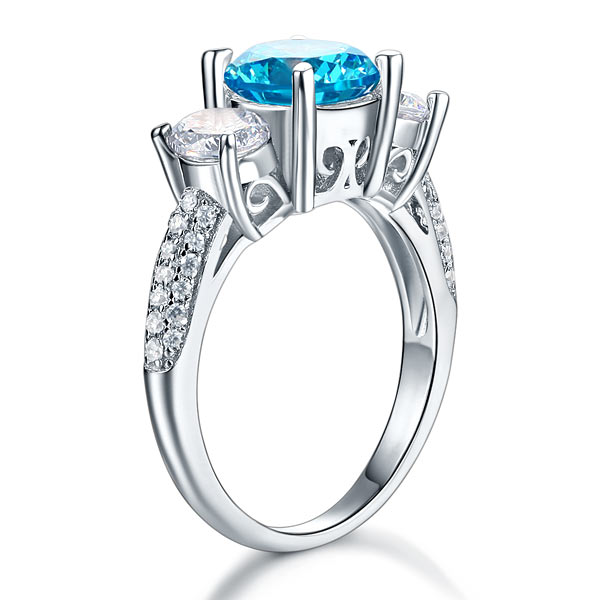 Anillo de diamantes simulados azul aguamarina de tres piedras de talla brillante redonda de 2 quilates