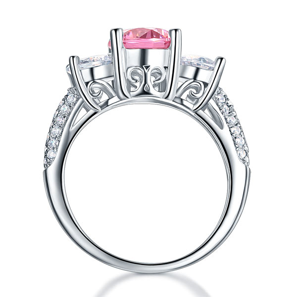 Bague à trois diamants synthétiques roses taille brillant rond de 2 carats